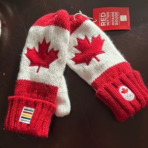 NWT Canadian mittens